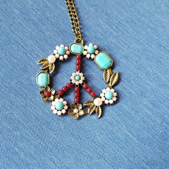 Beautiful Peace Sign Necklace - NWOT - Picture 2 of 2